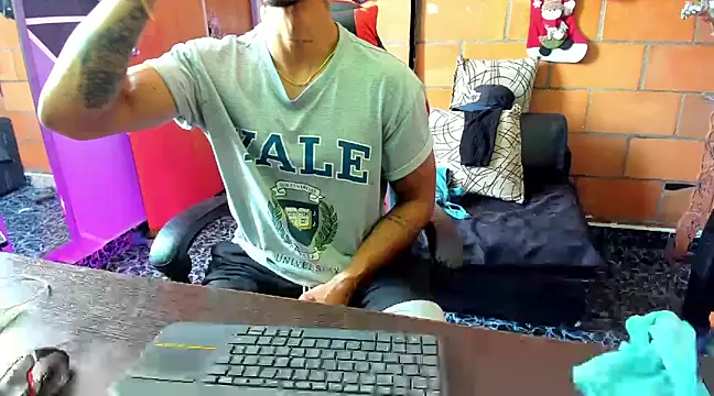 Adam Valenciia online show from January 30, 2025, 4:13 pm