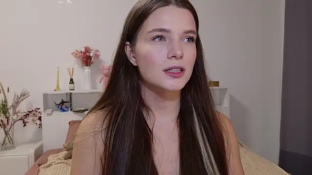 Nellie Medina online show from September 29, 2025, 8:02 pm