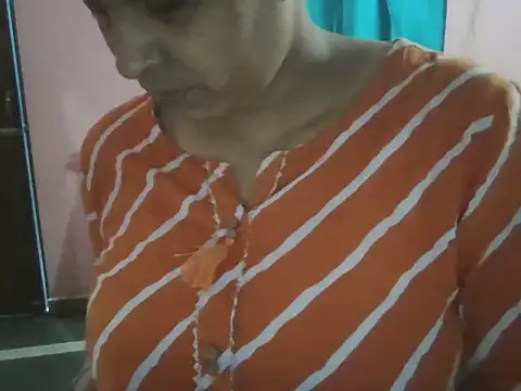 Hot-shanvi online show from November 7, 2025, 2:33 am