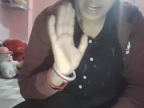 Hot-shanvi online show from November 17, 2025, 3:34 am