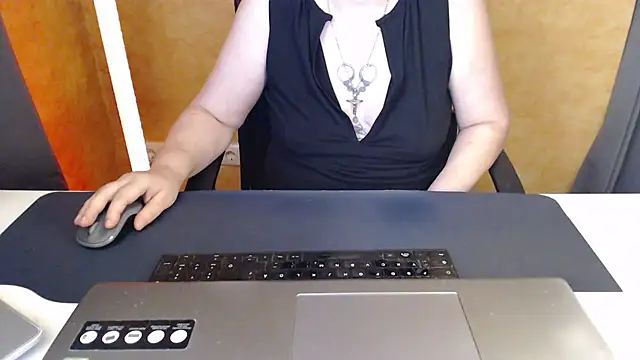 Snapshot of Sweet_Phoenix chatting on June 27, 2026, 12:22 pm Sweet Phoenix online show from June 27, 2026, 12:22 pm