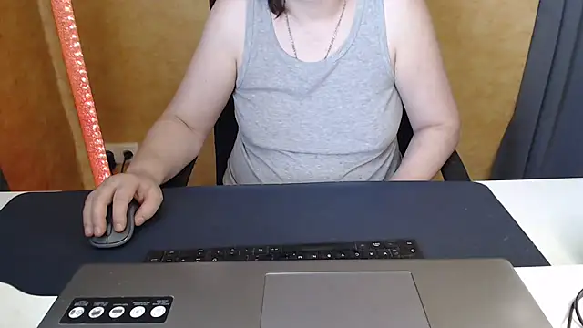 Snapshot of Sweet_Phoenix chatting on July 8, 2026, 8:19 am Sweet Phoenix online show from July 8, 2026, 8:19 am