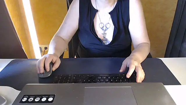 Snapshot of Sweet_Phoenix chatting on July 11, 2026, 7:33 am Sweet Phoenix online show from July 11, 2026, 7:33 am
