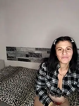 Snapshot of SEXYMIKY87 chatting on February 17, 2025, 1:32 pm SEXYMIKY87 online show from February 17, 2025, 1:32 pm