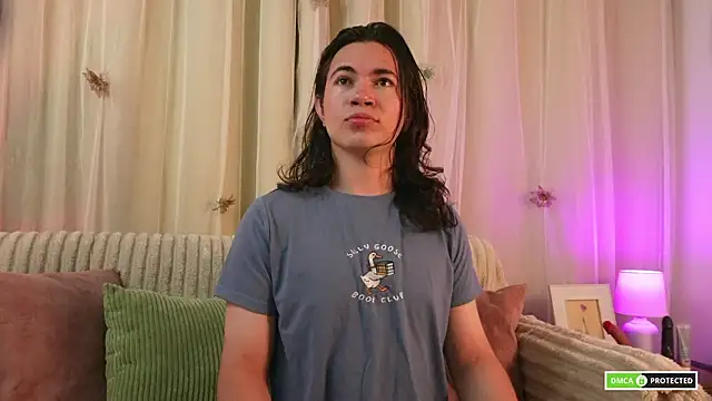 cute erelis  online show from February 9, 2026, 3:43 am