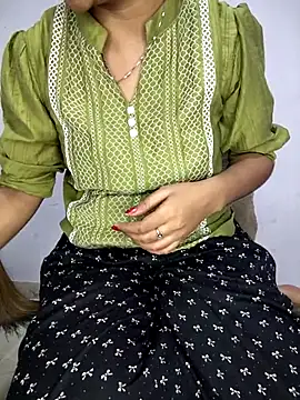 lovelygirl4567 online show from April 26, 2026, 4:59 pm