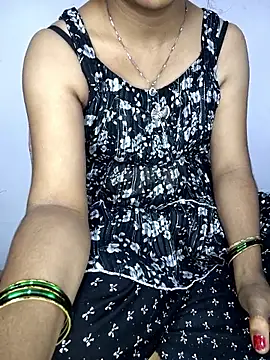 lovelygirl4567 online show from May 13, 2026, 2:58 pm