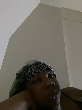 Snapshot of DamnBubbles chatting on January 18, 2025, 7:28 am DamnBubbles online show from January 18, 2025, 7:28 am