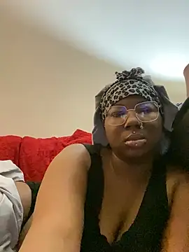 Snapshot of DamnBubbles chatting on January 25, 2025, 8:10 am DamnBubbles online show from January 25, 2025, 8:10 am