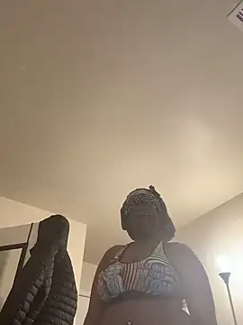 Snapshot of DamnBubbles chatting on February 8, 2025, 6:22 pm DamnBubbles online show from February 8, 2025, 6:22 pm