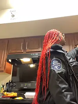 Snapshot of DamnBubbles chatting on February 9, 2025, 8:22 am DamnBubbles online show from February 9, 2025, 8:22 am