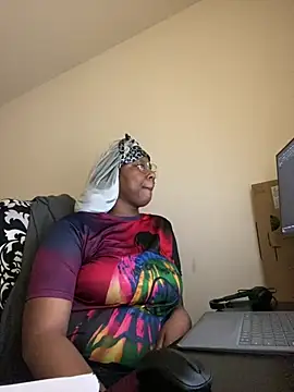 Snapshot of DamnBubbles chatting on February 10, 2025, 10:51 pm DamnBubbles online show from February 10, 2025, 10:51 pm