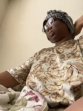 Snapshot of DamnBubbles chatting on March 19, 2025, 6:23 pm DamnBubbles online show from March 19, 2025, 6:23 pm