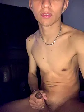 gabrielzinnnn085 online show from October 18, 2025, 2:47 am