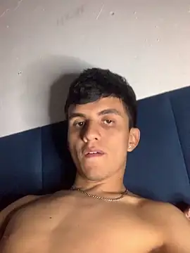 gabrielzinnnn085 online show from December 3, 2025, 8:29 pm