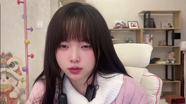 Chenjing0 online show from November 13, 2025, 3:27 am