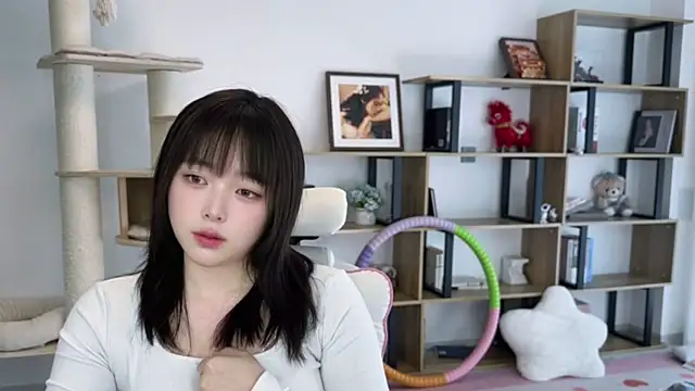 Chenjing0 online show from April 15, 2026, 5:47 am