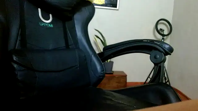 Snapshot of Dirtydiva1 chatting on September 24, 2025, 12:52 pm Dirtydiva1 online show from September 24, 2025, 12:52 pm