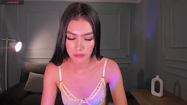 NiaSalvatore online show from March 6, 2025, 10:15 pm