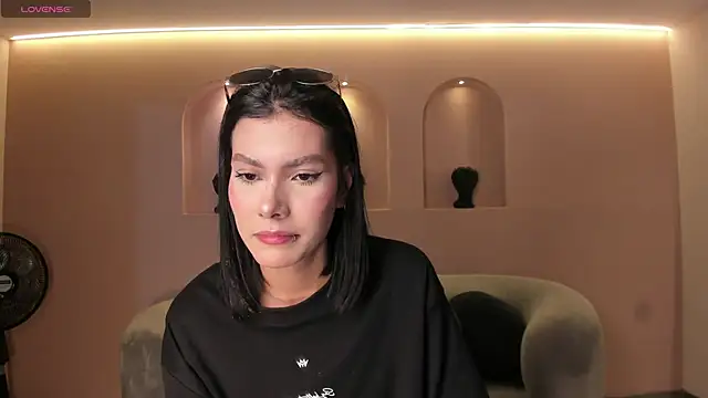 NiaSalvatore online show from September 22, 2025, 7:16 pm