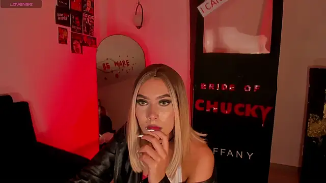 NiaSalvatore online show from October 24, 2025, 10:17 pm