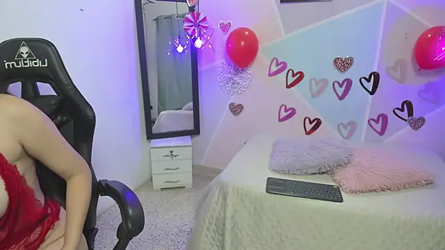 Snapshot of katy_handerson chatting on February 15, 2025, 7:28 pm katy handerson online show from February 15, 2025, 7:28 pm