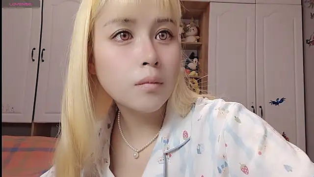 Lucky-xiuxiu online show from February 24, 2025, 2:30 am