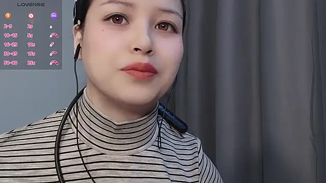 Lucky-xiuxiu online show from December 4, 2025, 3:10 pm