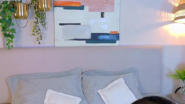 AbieHills online show from November 11, 2025, 11:21 am