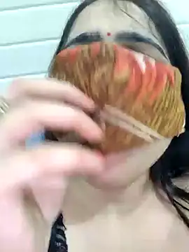 shreya1765 online show from January 19, 2025, 12:17 pm