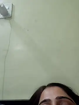 shreya1765 online show from November 9, 2025, 6:17 pm