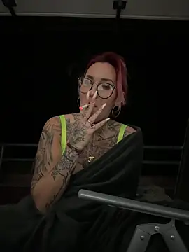 Mia-Fuchs online show from January 4, 2025, 6:51 pm