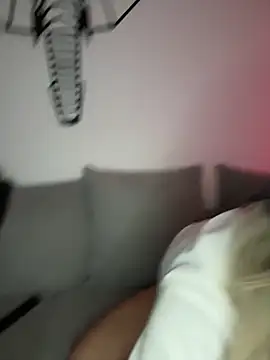 Mia-Fuchs online show from February 27, 2025, 4:52 am