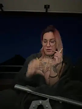 Mia-Fuchs online show from March 11, 2025, 5:05 am