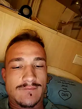 Snapshot of frankthefuck69 chatting on November 7, 2025, 9:59 pm frankthefuck69 online show from November 7, 2025, 9:59 pm