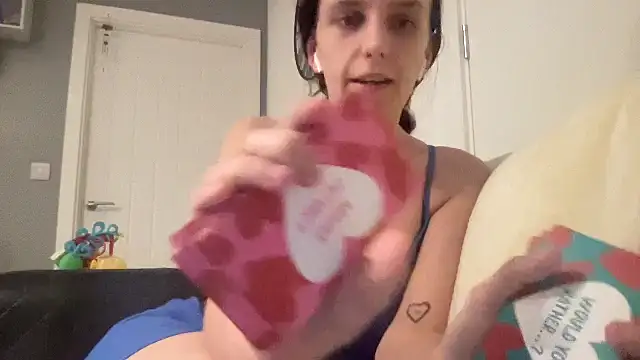 dixie leigh online show from January 6, 2025, 9:22 pm