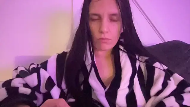 dixie leigh online show from January 8, 2025, 1:31 pm