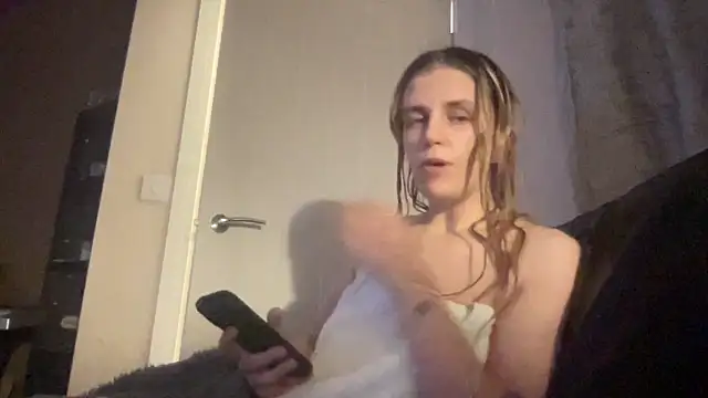 dixie leigh online show from March 1, 2026, 8:33 pm