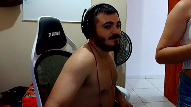 camillebr online show from February 18, 2025, 5:42 pm