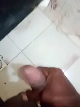 Snapshot of rodrig2107 chatting on February 8, 2026, 12:14 am rodrig2107 online show from February 8, 2026, 12:14 am