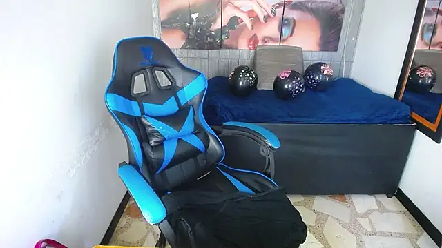 Anniee x online show from October 5, 2025, 5:00 pm