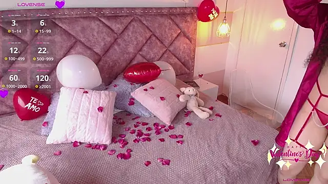 Charlotte  Miller online show from February 14, 2025, 7:23 pm