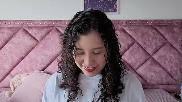 Charlotte  Miller online show from September 26, 2025, 11:25 am