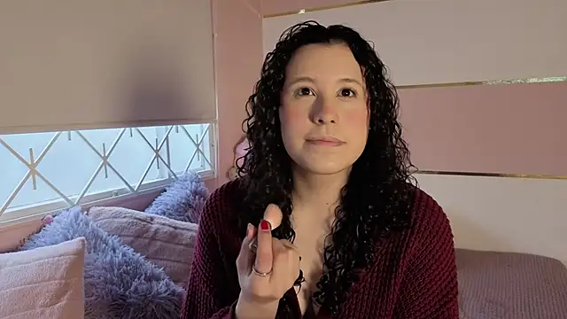 Charlotte  Miller online show from September 29, 2025, 11:37 am