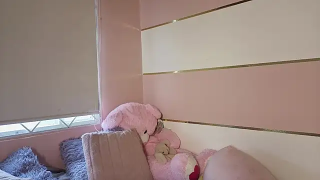 Charlotte  Miller online show from October 25, 2025, 11:40 am