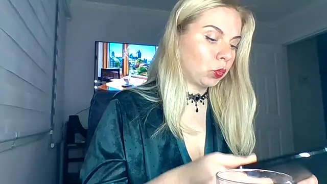 HappyIva online show from October 23, 2025, 1:16 am