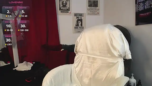 downsonMia online show from November 6, 2025, 10:27 am