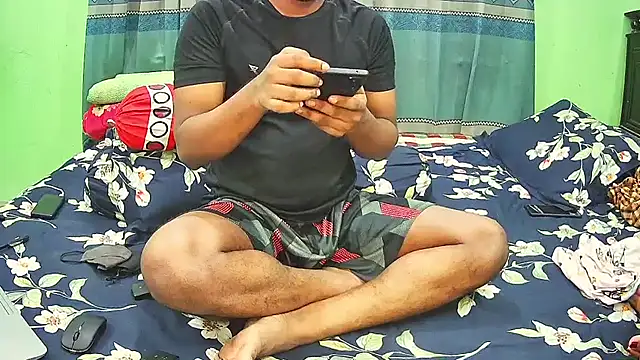 Hot Nila online show from November 3, 2025, 4:08 pm