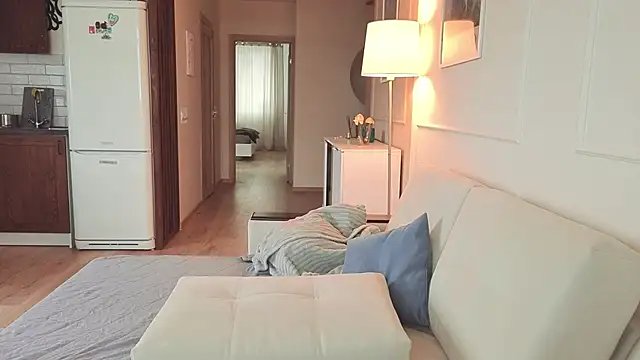 KristineEsme online show from November 8, 2025, 5:07 am