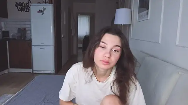 KristineEsme online show from November 27, 2025, 4:36 am